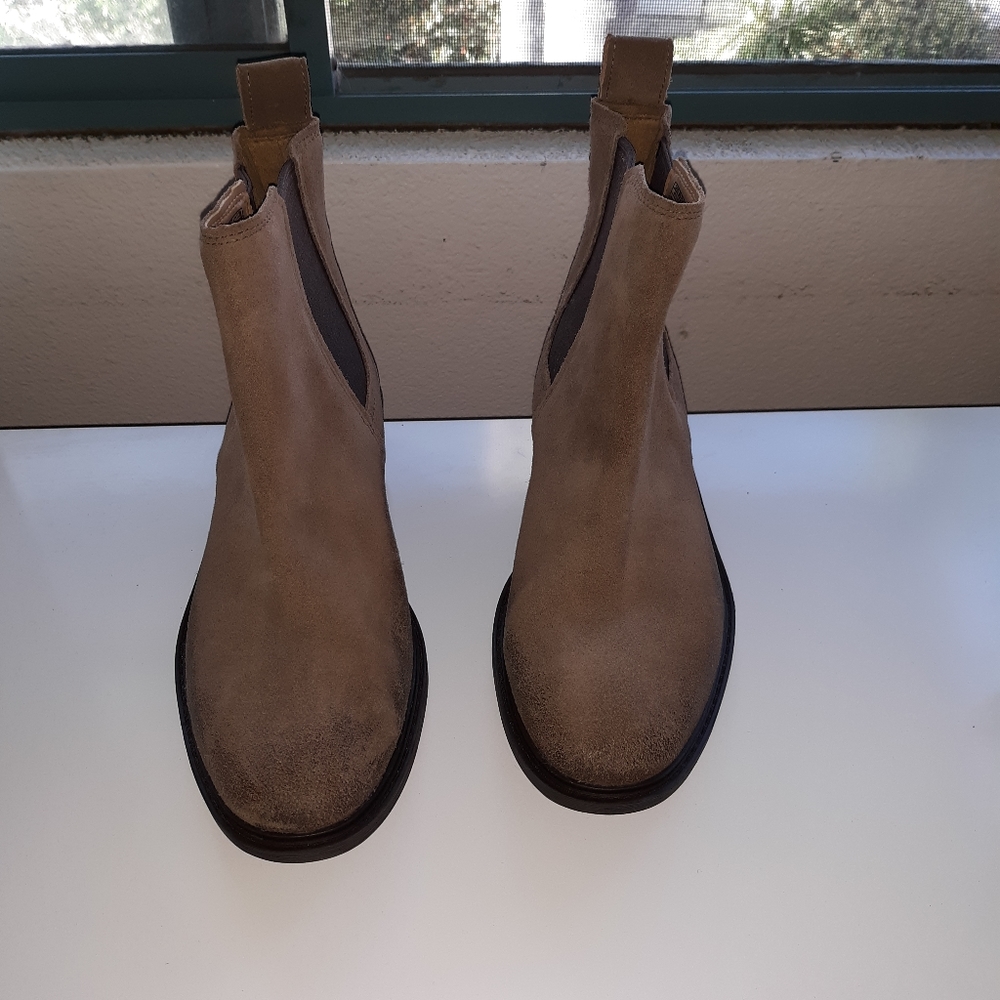 UGG Chelsea Boot Size 6.5